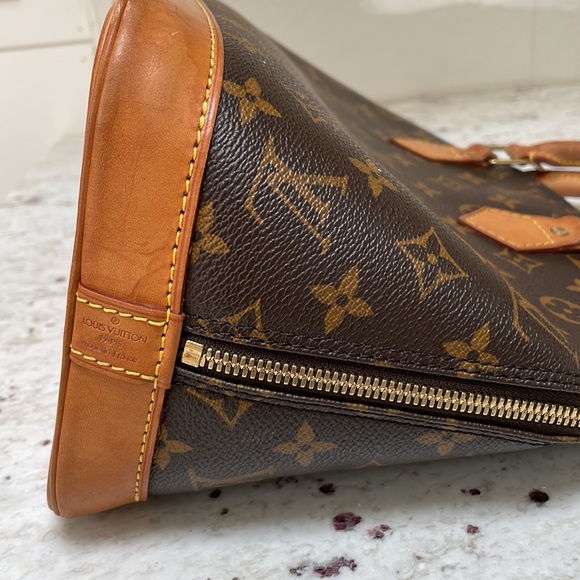 Louis Vuitton Alma - Picture 6 of 15